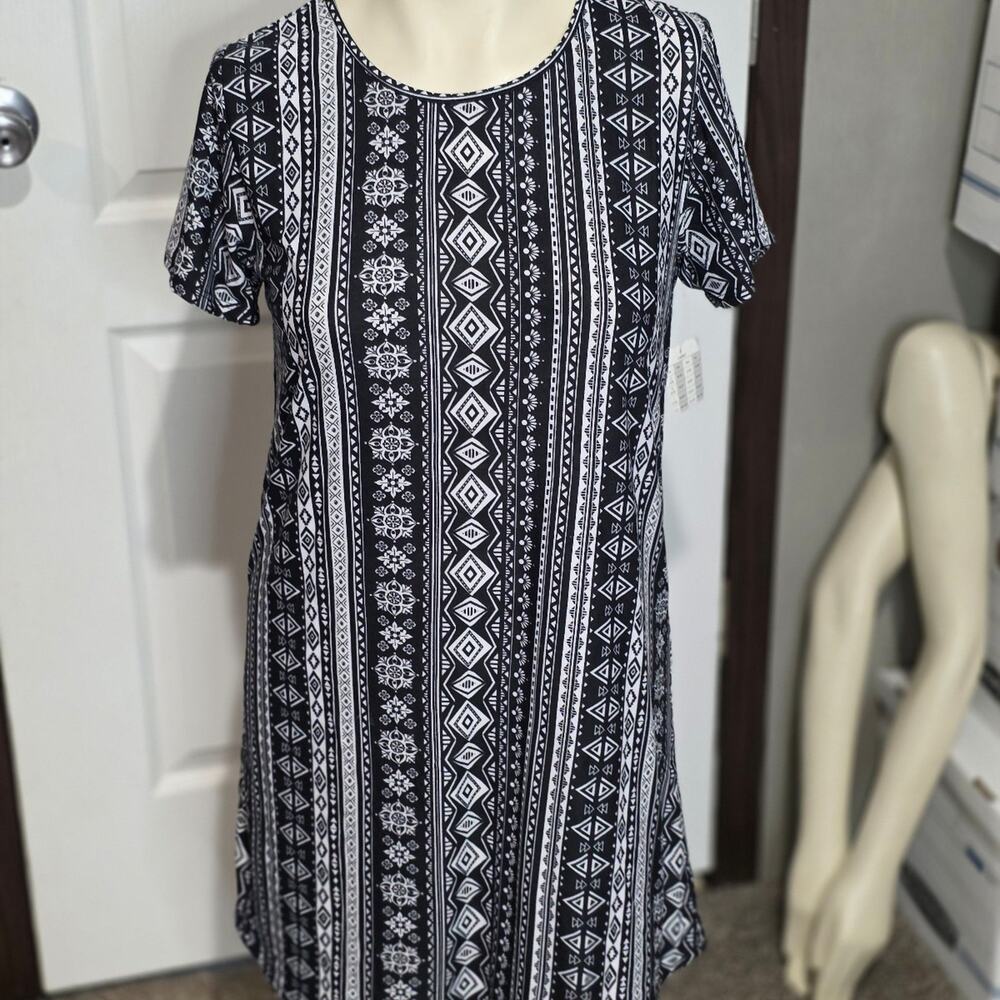 Bobbie brooks black geometric dress